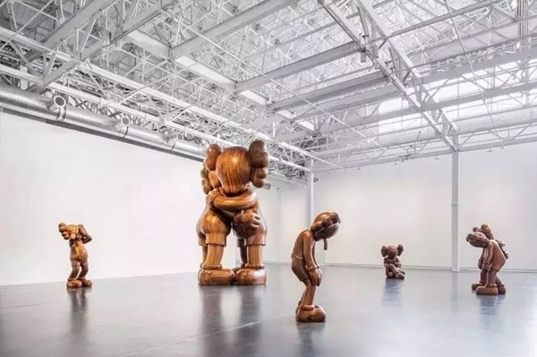 KAWS:始於終點,餘德耀美術館展覽現場,2017