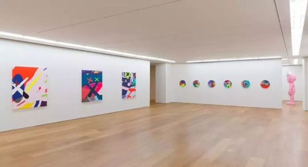 KAWS 貝浩登(香港)個展展覽現場,2018年