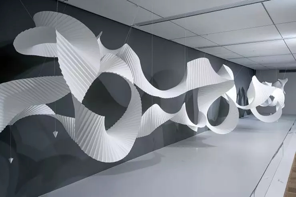 理查德·斯威尼（Richard Sweeney）的《漩 涡》（Vor tex）