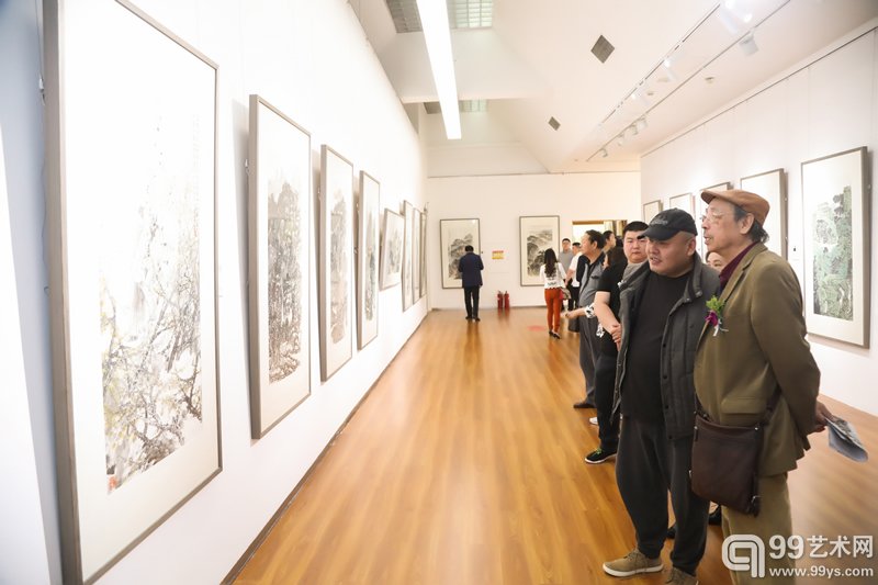 不忘初心——全国书画名家作品邀请展嘉宾观展