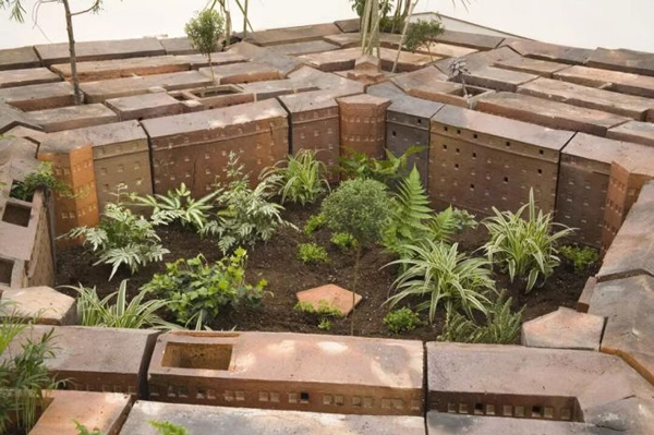 黄永砯《五角大楼》作品细节，格拉斯顿画廊纽约，2007。摄影：David Regen 图片：致谢格拉斯顿画廊纽约和布鲁塞尔