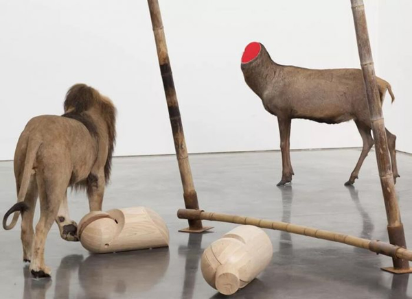 黄永砯《马戏团》作品细节，格拉斯顿画廊纽约，2012-13。摄影：David Regen 图片：致谢格拉斯顿画廊纽约和布鲁塞尔