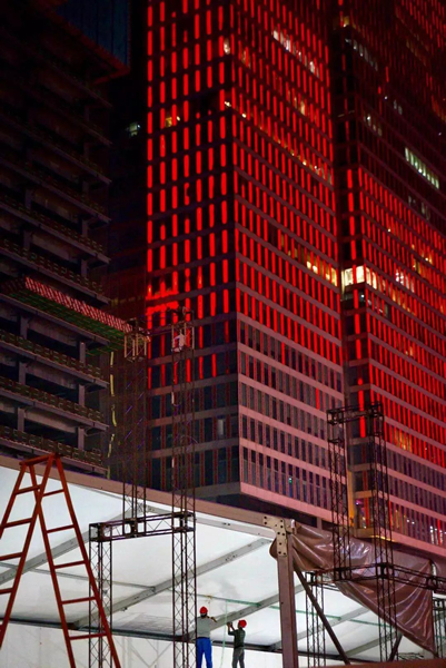 正在春熙路搭建的场地