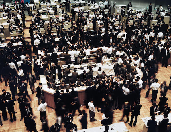 《东京证券交易所》（“Tokyo, Stock Exchange”，1990）