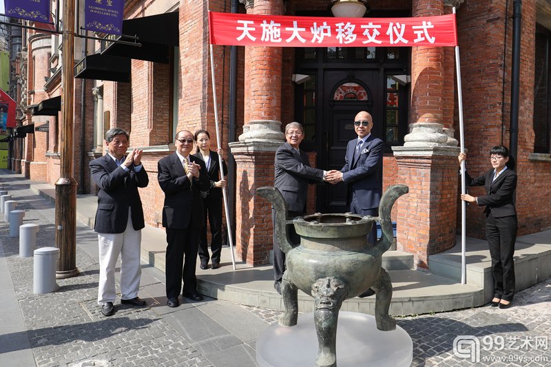 移交仪式握手