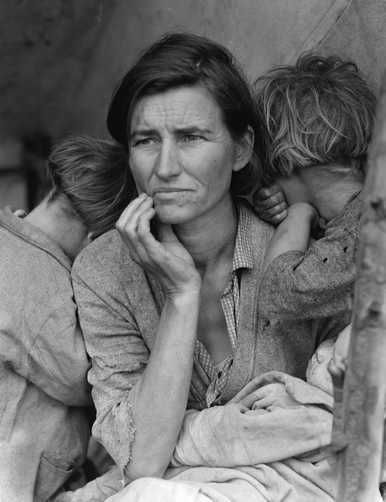 “Migrant Mother”。摄影：Dorothea Lange；图片来源：loc.gov