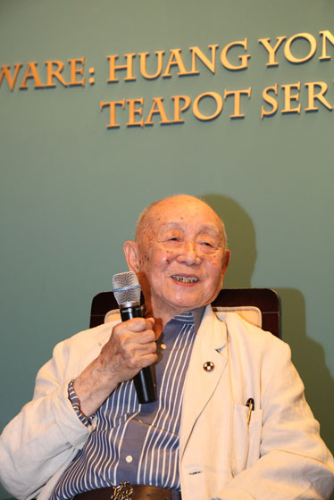 黄永玉先生答记者问