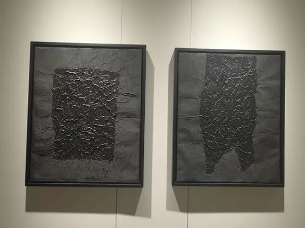 墨斋画廊 杨诘苍 无题 1994年 墨、纱布、宣纸 90x72cm / 杨诘苍 无题 1994年 墨、纱布、宣纸 92x73cm（右）
