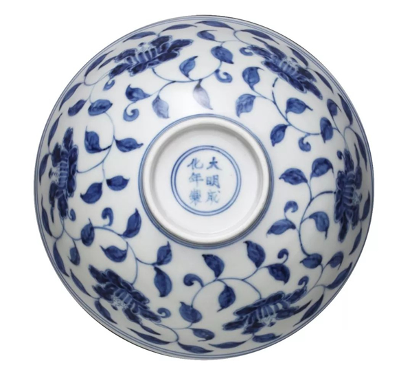 明成化 青花缠枝山茶花纹宫碗