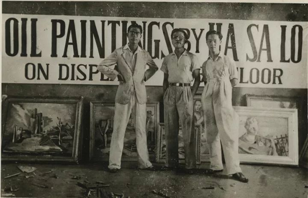 1940年黑沙骆洋画展与友人合影