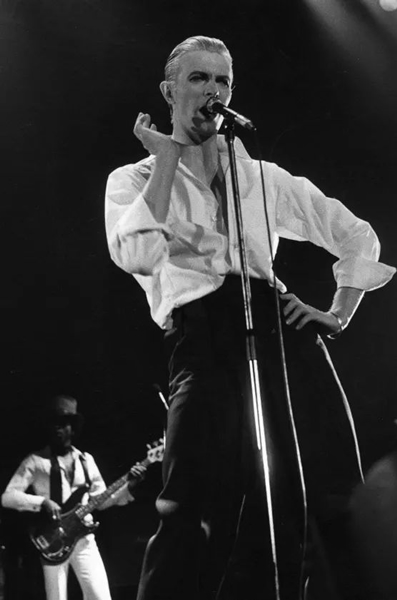 染上毒品的Bowie几乎病态