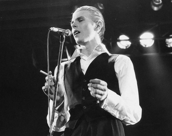 染上毒品的Bowie几乎病态