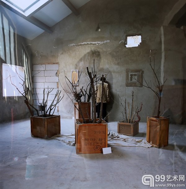 16-《背影15-1》98×99cm 综合材料 2015
