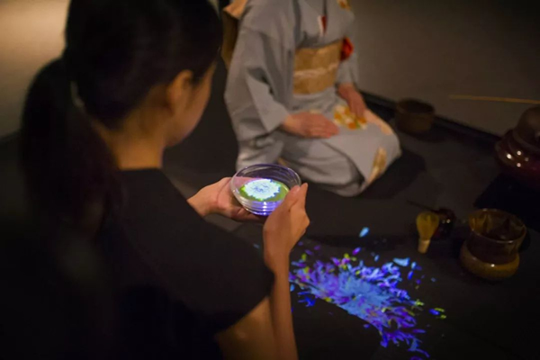 Flowers Bloom in an Infinite Universe inside a Teacup 