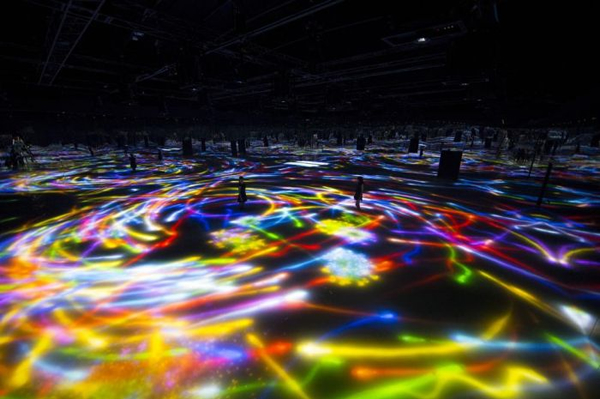与人共舞的锦鲤之水面彩绘——无 teamLab, 2016-2018, Interactive Digital Installation, Endless, Sound: Hideaki Takahashi