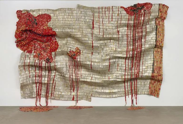 艾尔·安纳祖（非洲加纳，1944-） 《流血的塔卡里II》，2007
