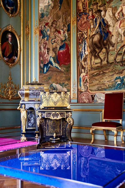 Yves Klein’s Pigment Tables (1961) – blue symbolising the infinite sky.