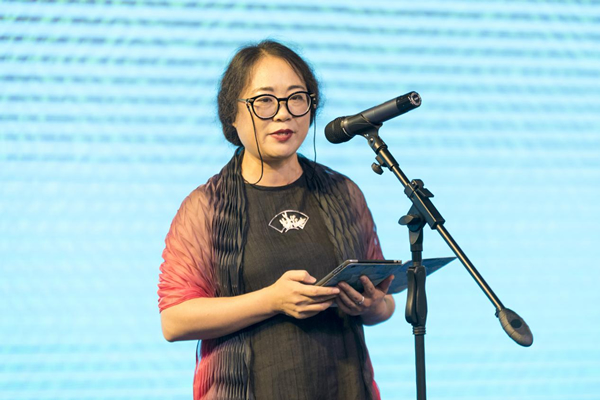 上海美术学院副教授、首饰艺术家郭新致辞