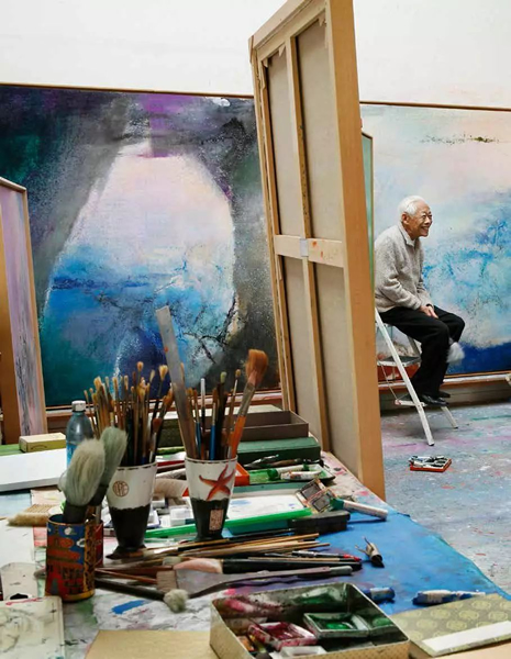 赵无极在巴黎工作室中。Photo: © Collection Raphaël Gaillarde,dist. RMN-Grand Palais©Raphaël Gaillarde © RMN-Grand Palais - Gestion droitsd