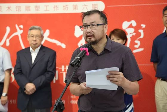 中国美术馆副馆长张晴致辞