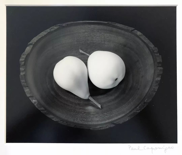 © PAUL CAPONIGRO, Two Pears, 1999. Courtesy of Time Space Gallery (Beijing & Zhengzhou)