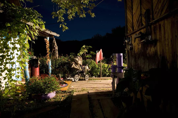 © YURY TOROPTSOV, Baba Yaga, 2008. Courtesy of Galerie Photo 12 (Paris, Los Angeles & Shanghai)