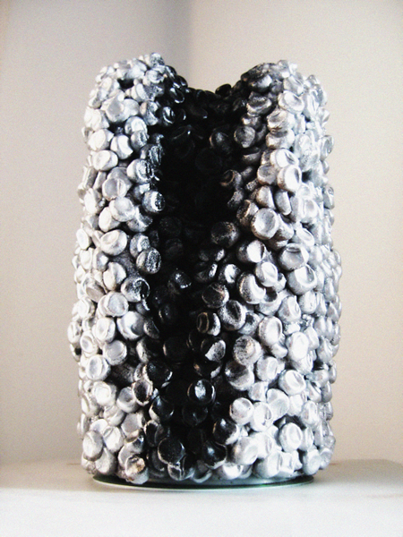 张羽：指印与肉身痕迹NO.7，陶泥、汽车漆，2006