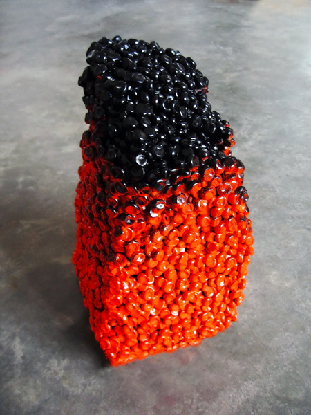 张羽：指印与肉身痕迹NO.12，陶泥、汽车漆，2006