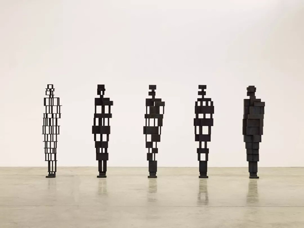安东尼·葛姆雷 (Antony Gormley) 《横筑 6-10》， 2015年作