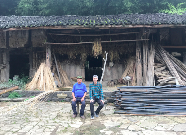 王庆武（左）与松本秋則（右）