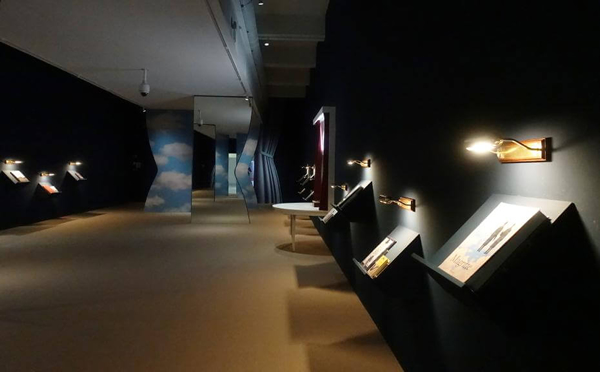 《揭相：马格利特影像展》展览现场。图/非池中艺术网摄