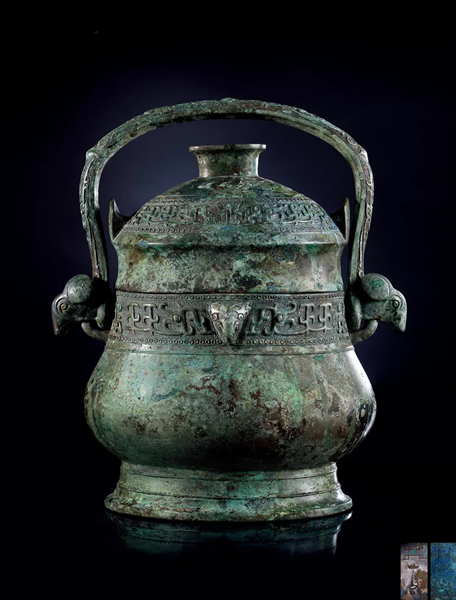 Lot 3103 商晚期/西周早期青铜牺首夔龙纹父丁卣 H 28cm 成交价：HK$ 9,204,000