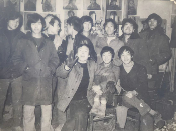 81级油画班的同学在教室，1981年冬