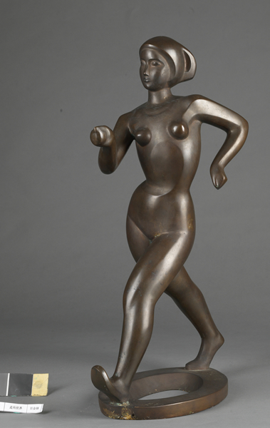田金铎 走向世界 58.8cm×18cm×34cm 铸铜 1985 中国美术馆藏