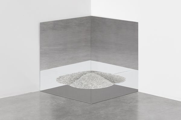 Rirkrit Tiravanija, untitled 2018 (1.5 kilos ofrice) (one), 2018. Image courtesy
