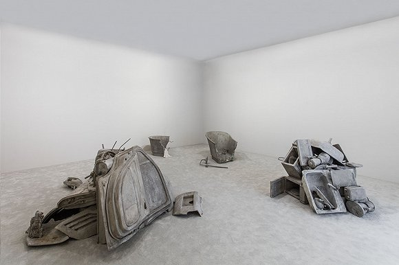 约什·克莱恩（Josh Kline）作品，“艺术家此在”展览现场