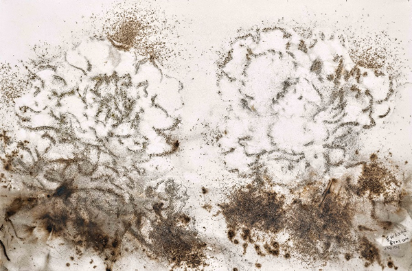 蔡国强《黄白牡丹》2014 火药 纸 202 X 306 cm