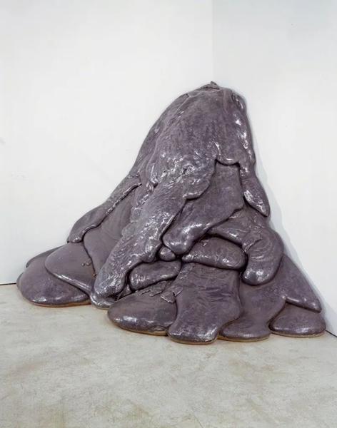 林达·本格里斯，《墙角流星》（Quartered Meteor），1969—1975。图片致谢希姆-里德画廊