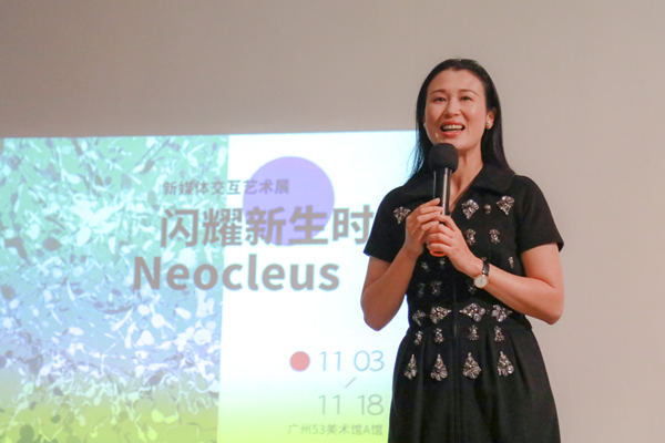 艺术展开展照片 冯玮瑜女士发言