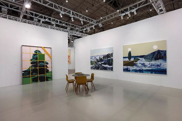 ▲ 西岸艺术与设计博览会长征空间汪建伟个展“寒武纪”展览现场