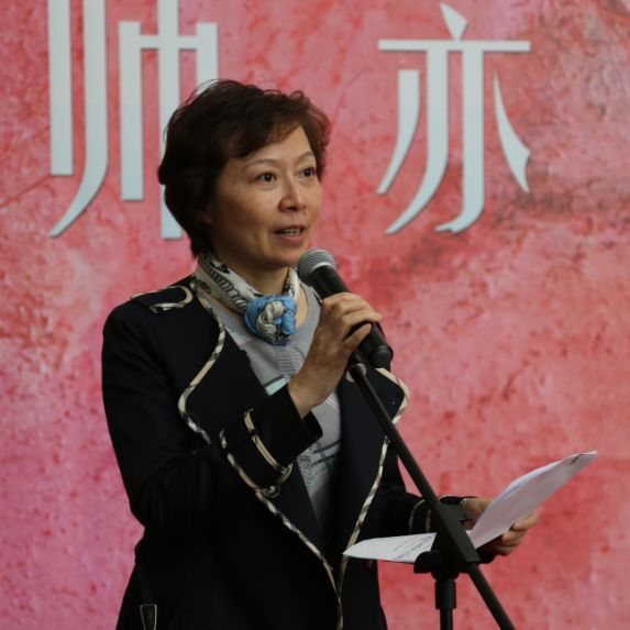 主持人上海市人民政府侨务办公室副主任姚卓匀