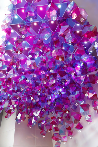 陈航峰，《万花镜》，灯光艺术装置，聚甲基丙烯酸甲酯，9800x5000x4200 mm, %U00A9KCC ART，LCM置汇旭辉广场，2018
