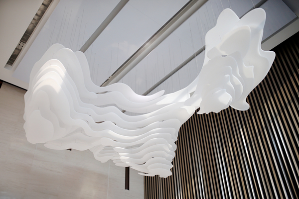 KCC-Art Studio，《理性云》，艺术装置，聚甲基丙烯酸甲酯，8000x5850x4300 mm，%U00A9KCC ART，LCM置汇旭辉广场，2018 