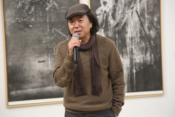 ▲ 中国人民大学艺术学院教授、绘画系主任、硕士生导师，本次参展艺术家王家增致辞