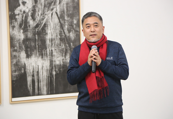 ▲ 天津美术学院科研与研究生处处长、教授、硕士生导师，本次参展艺术家范敏致辞