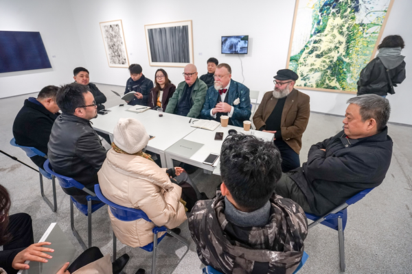 “凝视的转向”研讨会