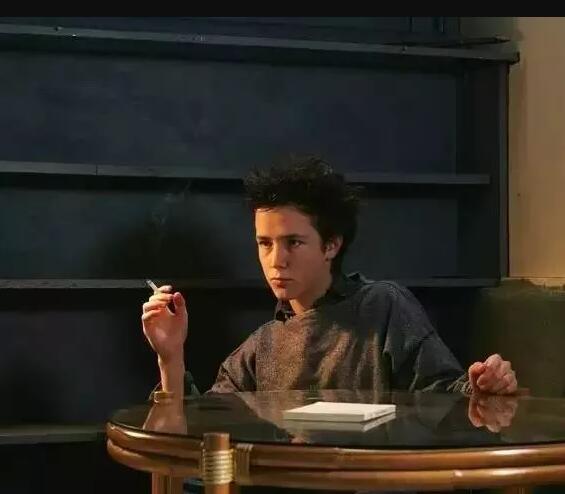 《吸烟的人》（The Smoker）杰夫·沃尔 ，1986 