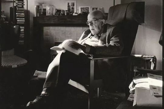 曾在在伦敦大学瓦尔堡研究院任职的艺术史家贡布里希（Ernst Gombrich， © Pino Guidolotti. Image courtesy of English Heritage，来源：uk.phaidon.com）