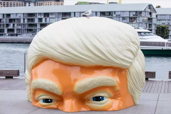 克拉姆·莫顿，《纪念碑32号 混乱小筑》（Monument #32 Helter Shelter），2018，悉尼。摄影：Daniel Bound