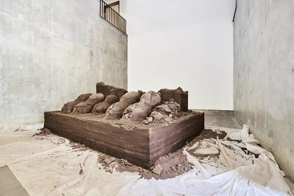 阿巴斯·阿卡万，《幽灵变奏曲》（Variations on Ghost）,2017／2018，利物浦双年展。摄影：Rob Battersby